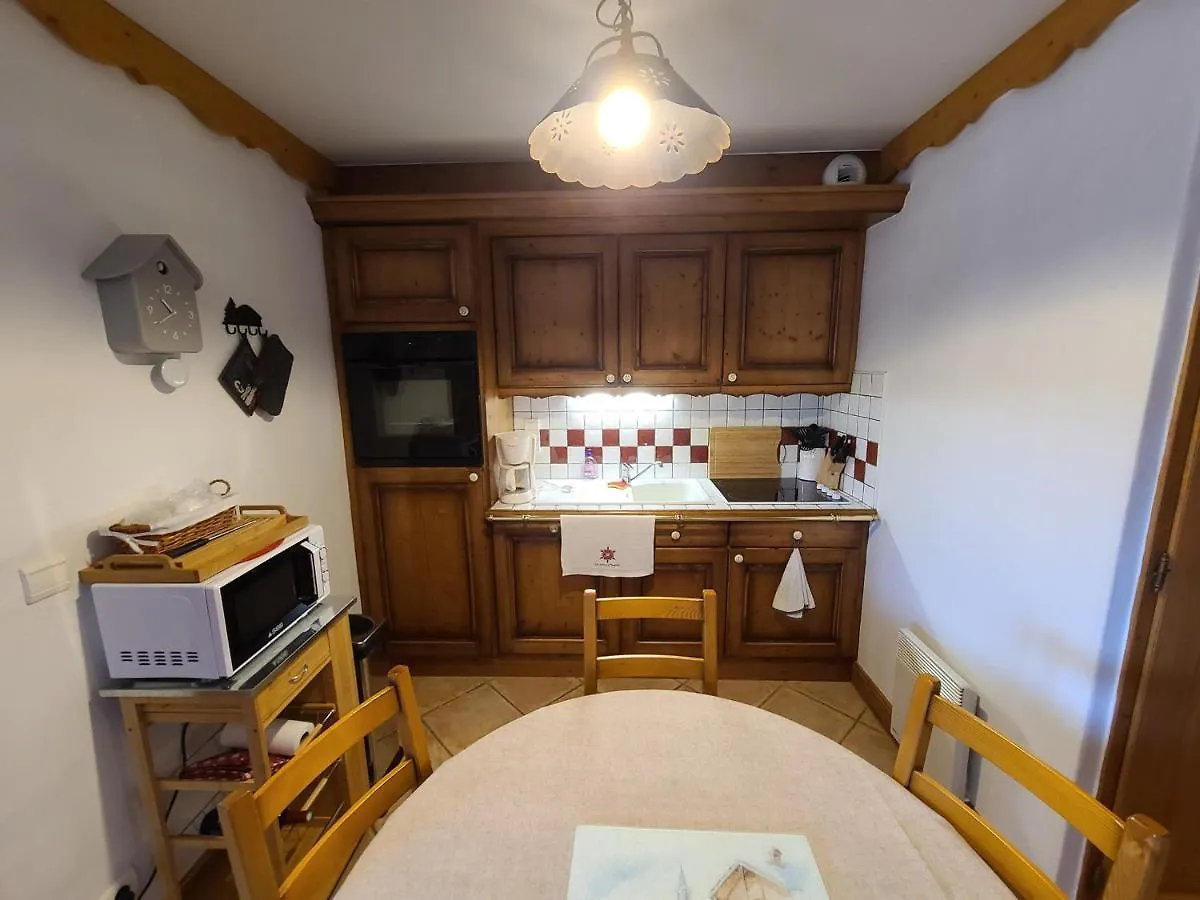 Appartement 3 Pieces Cosy, 6 Personnes, Pres De La Piscine Et Du Ski Bus, Parking Inclus. - Fr-1-572-285 Arâches Appartamento