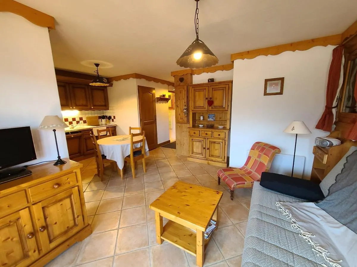 Appartement 3 Pieces Cosy, 6 Personnes, Pres De La Piscine Et Du Ski Bus, Parking Inclus. - Fr-1-572-285 Araches-la-Frasse Apartment